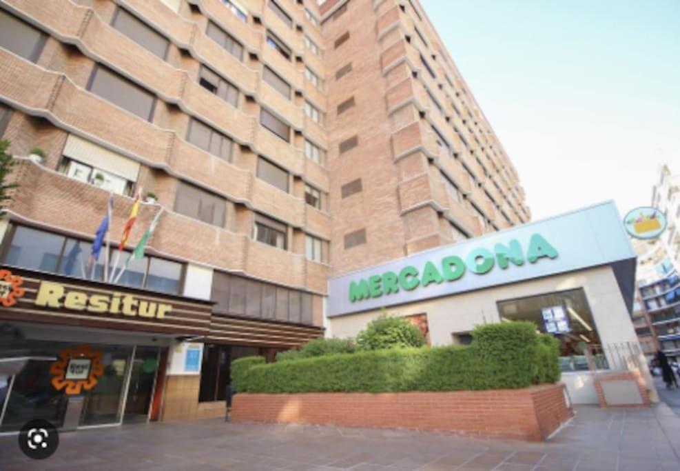 New Suite Reformada Con Excelente Ubicacion, Seville